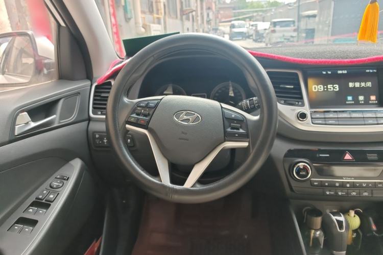 Used Hyundai Tucson 2015 1.6T Dual-Clutch Two-Wheel-Drive Smart Model Steering Wheel