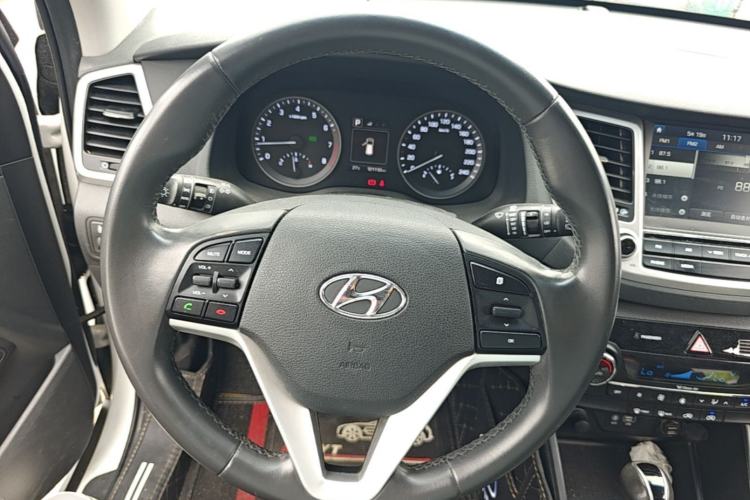 Used Hyundai Tucson 2015 1.6T Dual-Clutch Two-Wheel-Drive Smart Model Steering Wheel