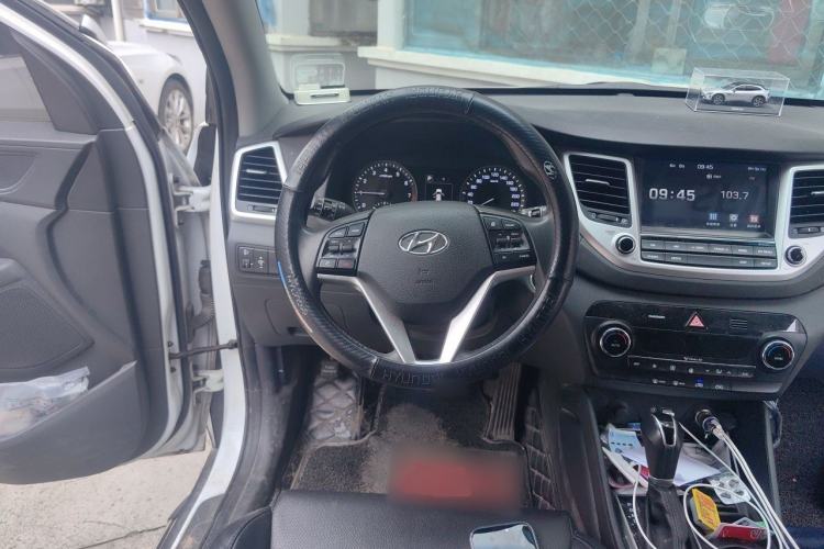 Used Hyundai Tucson 2015 1.6T Dual-Clutch Two-Wheel-Drive Smart Model Steering Wheel