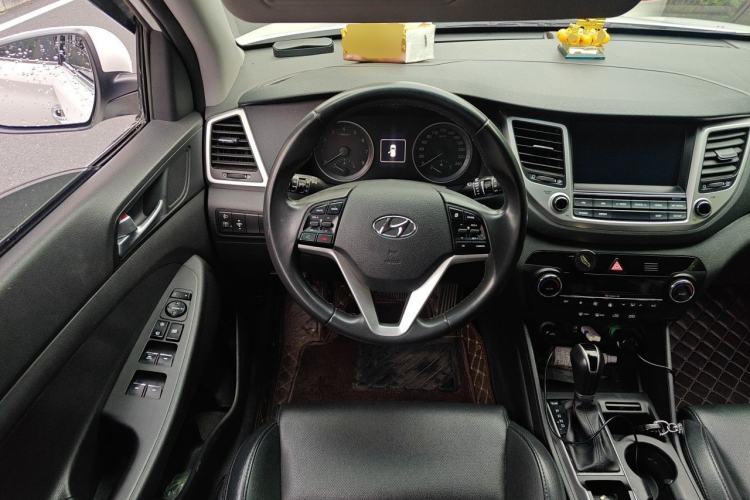 Used Hyundai Tucson 2015 1.6T Dual-Clutch Two-Wheel-Drive Smart Model Steering Wheel