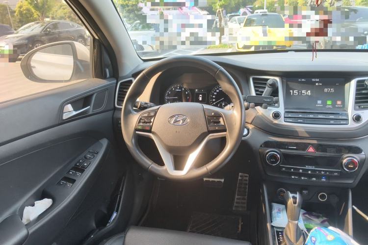 Used Hyundai Tucson 2015 1.6T Dual-Clutch Two-Wheel-Drive Smart Model Steering Wheel
