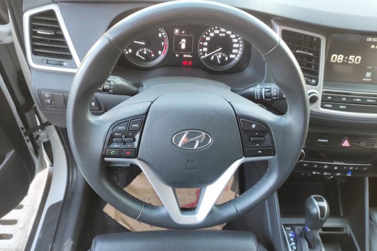 Used Hyundai Tucson 2015 1.6T Dual-Clutch Two-Wheel-Drive Smart Model Steering Wheel