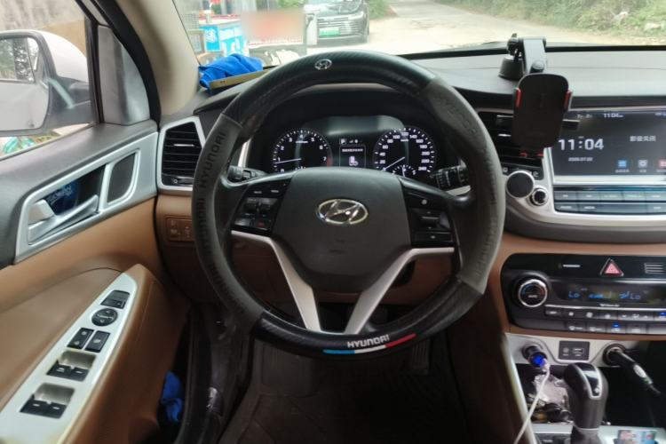 Used Hyundai Tucson 2015 1.6T Dual-Clutch Two-Wheel-Drive Smart Model Steering Wheel