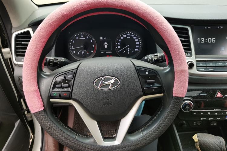 Used Hyundai Tucson 2015 1.6T Dual-Clutch Two-Wheel-Drive Smart Model Steering Wheel