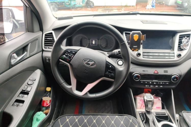 Used Hyundai Tucson 2015 1.6T Dual-Clutch Two-Wheel-Drive Smart Model Steering Wheel