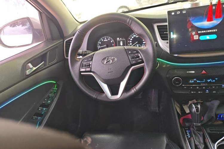 Used Hyundai Tucson 2015 1.6T Dual-Clutch Two-Wheel-Drive Smart Model Steering Wheel