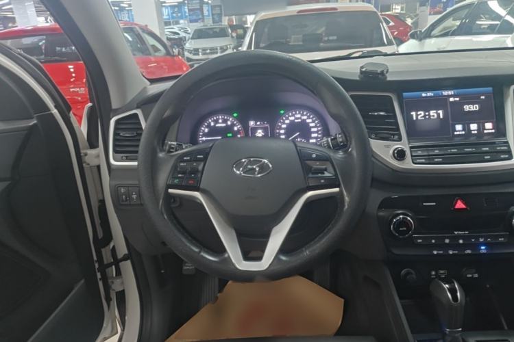 Used Hyundai Tucson 2015 1.6T Dual-Clutch Two-Wheel-Drive Leading Model Steering Wheel