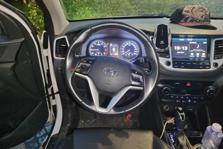 Used Hyundai Tucson 2015 1.6T Dual-Clutch Two-Wheel-Drive Smart Model Steering Wheel