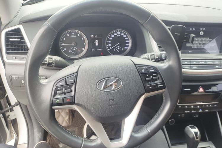 Used Hyundai Tucson 2015 1.6T Dual-Clutch Two-Wheel-Drive Leading Model Steering Wheel