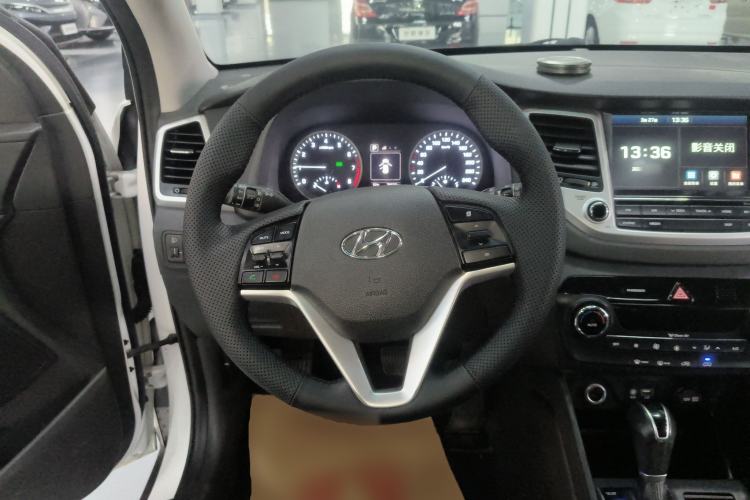 Used Hyundai Tucson 2015 1.6T Dual-Clutch Two-Wheel-Drive Smart Model Steering Wheel