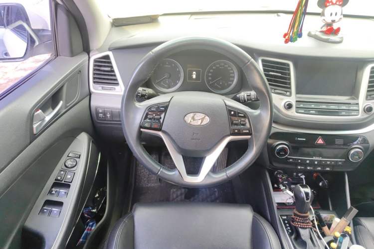 Used Hyundai Tucson 2015 1.6T Dual-Clutch Two-Wheel-Drive Smart Model Steering Wheel