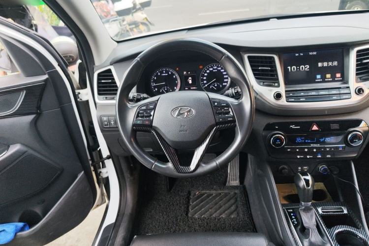 Used Hyundai Tucson 2015 1.6T Dual-Clutch Two-Wheel-Drive Smart Model Steering Wheel