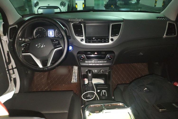 Used Hyundai Tucson 2015 1.6T Dual-Clutch All-Wheel-Drive Premium Model Steering Wheel