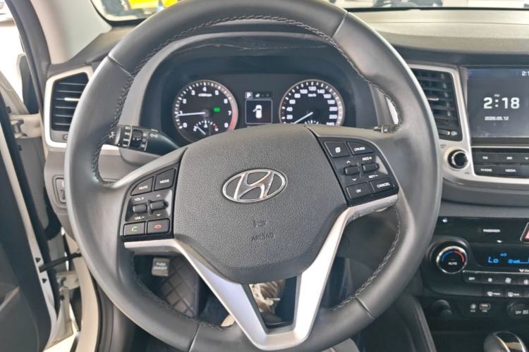 Used Hyundai Tucson 2015 1.6T Dual-Clutch Two-Wheel-Drive Smart Model Steering Wheel