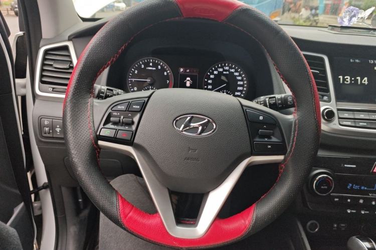 Used Hyundai Tucson 2015 1.6T Dual-Clutch Two-Wheel-Drive Leading Model Steering Wheel