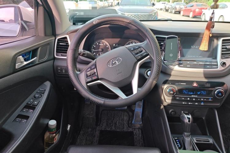 Used Hyundai Tucson 2015 1.6T Dual-Clutch Two-Wheel-Drive Leading Model Steering Wheel