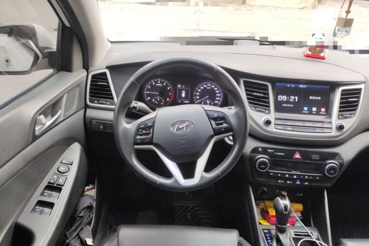Used Hyundai Tucson 2015 1.6T Dual-Clutch Two-Wheel-Drive Smart Model Steering Wheel