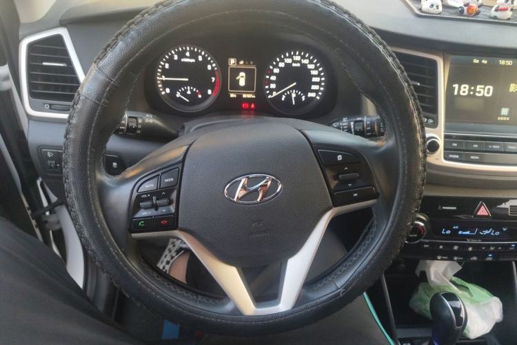 Used Hyundai Tucson 2015 1.6T Dual-Clutch Two-Wheel-Drive Smart Model Steering Wheel