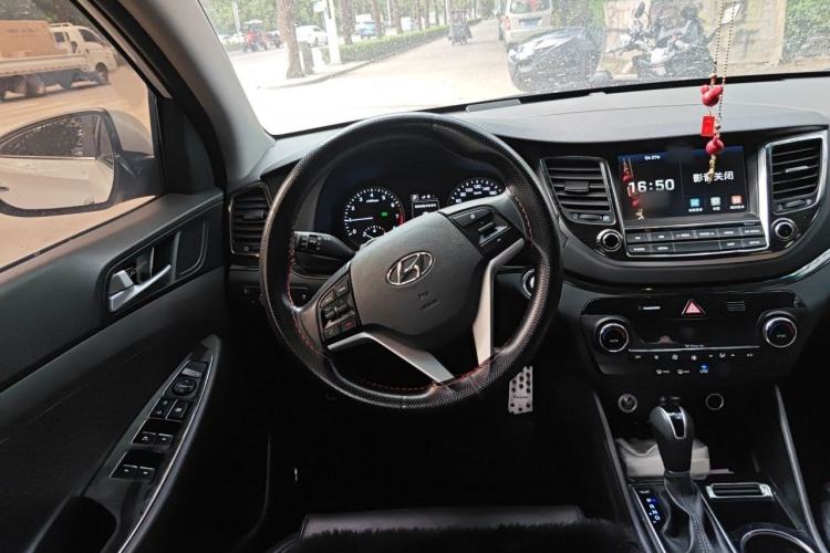 Used Hyundai Tucson 2015 1.6T Dual-Clutch Two-Wheel-Drive Smart Model Steering Wheel