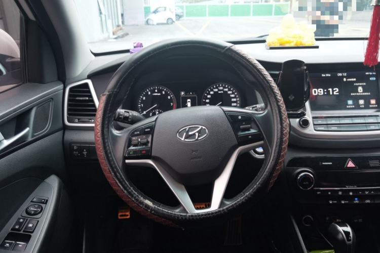 Used Hyundai Tucson 2015 1.6T Dual-Clutch Two-Wheel-Drive Smart Model Steering Wheel