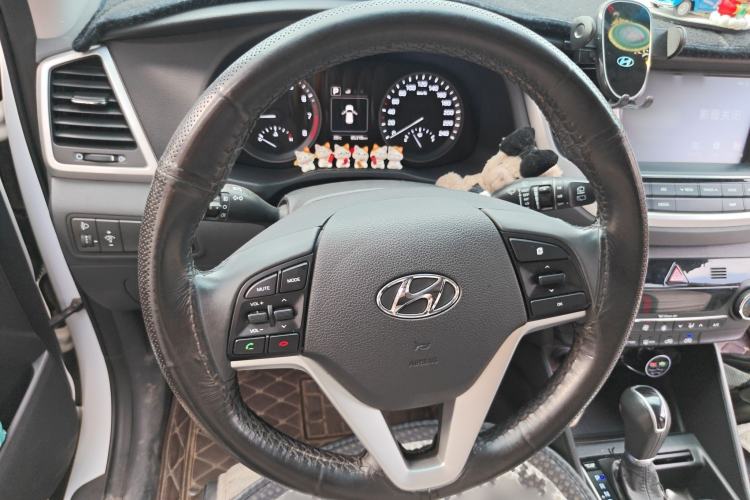 Used Hyundai Tucson 2015 1.6T Dual-Clutch Two-Wheel-Drive Smart Model Steering Wheel