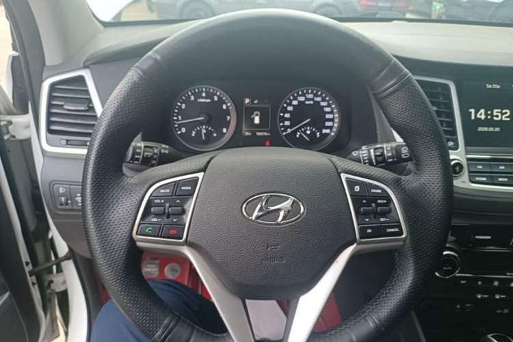 Used Hyundai Tucson 2015 1.6T Dual-Clutch Two-Wheel-Drive Smart Model Steering Wheel