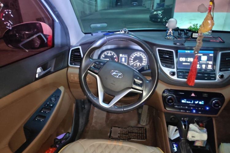 Used Hyundai Tucson 2015 1.6T Dual-Clutch Two-Wheel-Drive Smart Model Steering Wheel