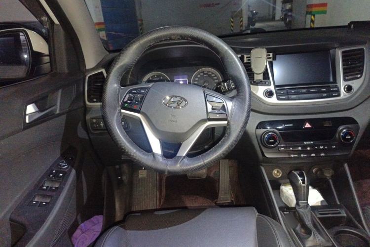 Used Hyundai Tucson 2015 1.6T Dual-Clutch Two-Wheel-Drive Smart Model Steering Wheel