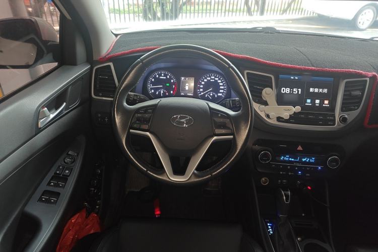 Used Hyundai Tucson 2015 1.6T Dual-Clutch Two-Wheel-Drive Smart Model Steering Wheel