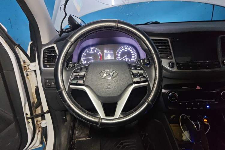 Used Hyundai Tucson 2015 1.6T Dual-Clutch Two-Wheel-Drive Leading Model Steering Wheel