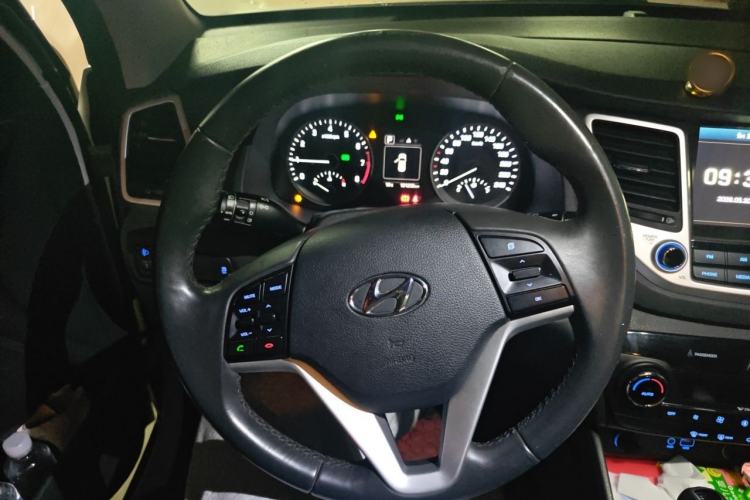 Used Hyundai Tucson 2015 1.6T Dual-Clutch Two-Wheel-Drive Smart Model Steering Wheel