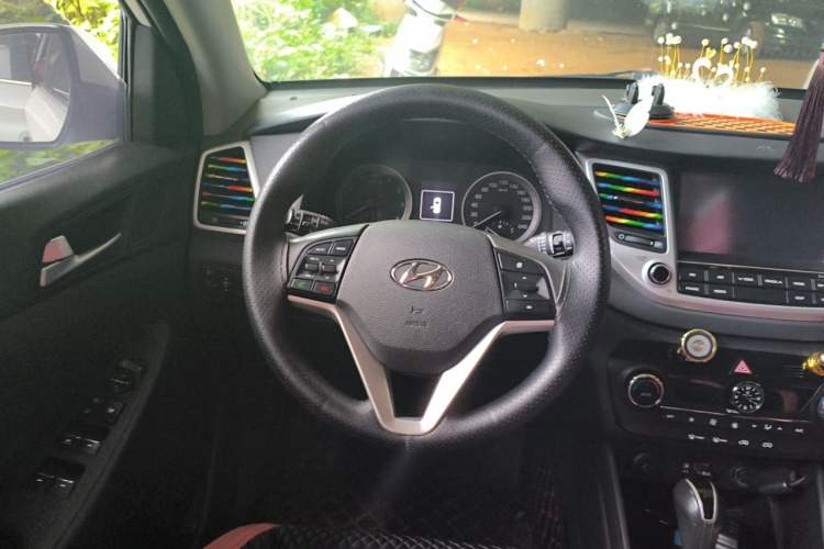 Used Hyundai Tucson 2015 1.6T Dual-Clutch Two-Wheel-Drive Smart Model Steering Wheel