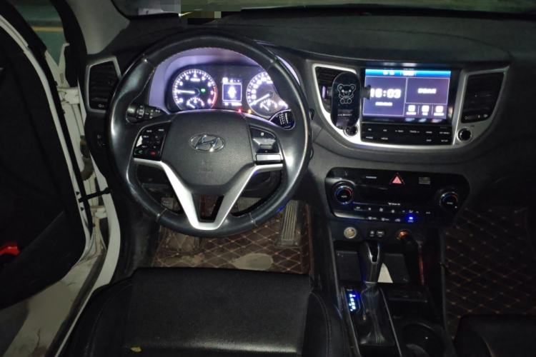Used Hyundai Tucson 2015 1.6T Dual-Clutch Two-Wheel-Drive Smart Model Steering Wheel