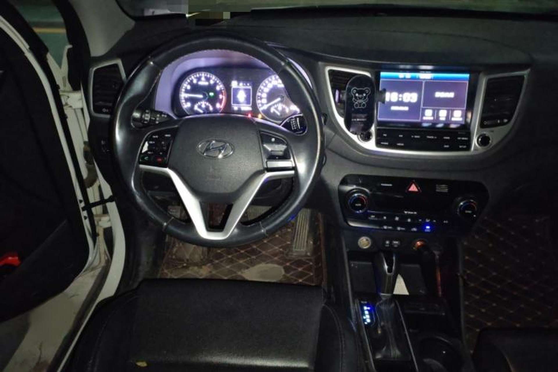 Used Hyundai Tucson 2015 1.6T Dual-Clutch Two-Wheel-Drive Smart Model Steering Wheel