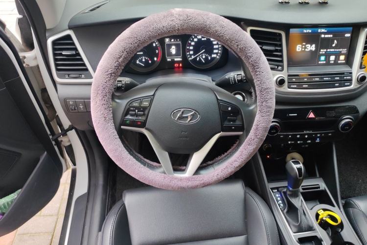 Used Hyundai Tucson 2015 1.6T Dual-Clutch Two-Wheel-Drive Smart Model Steering Wheel