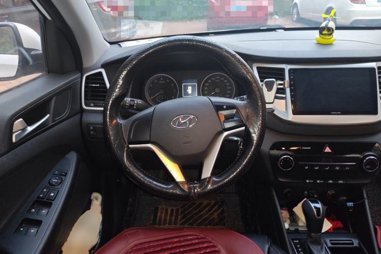 Used Hyundai Tucson 2015 1.6T Dual-Clutch Two-Wheel-Drive Comfort Model Steering Wheel