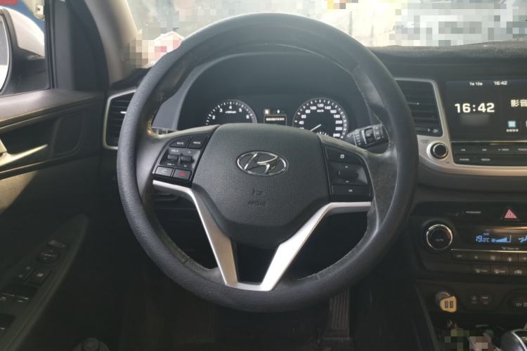 Used Hyundai Tucson 2015 1.6T Dual-Clutch Two-Wheel-Drive Smart Model Steering Wheel