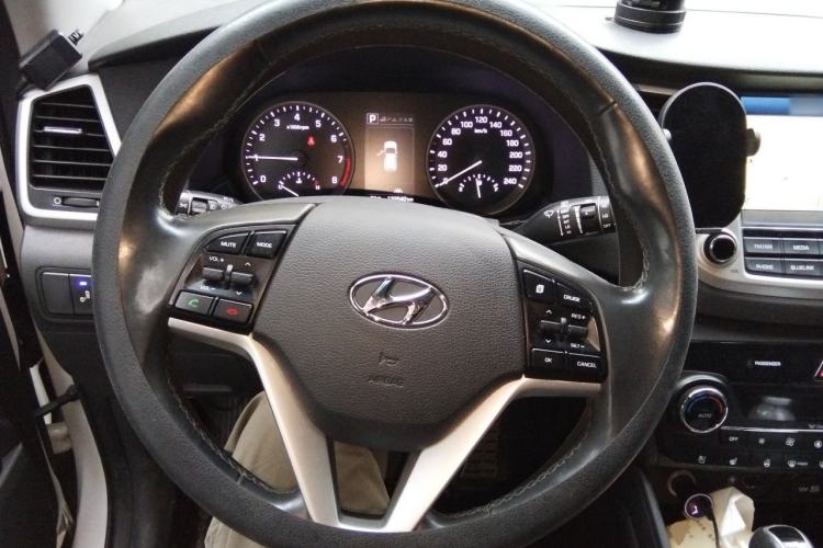 Used Hyundai Tucson 2015 1.6T Dual-Clutch Four-Wheel Drive Flagship Model Steering Wheel