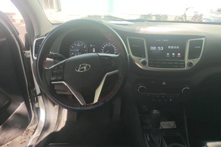 Used Hyundai Tucson 2015 1.6T Dual-Clutch Two-Wheel-Drive Smart Model Steering Wheel