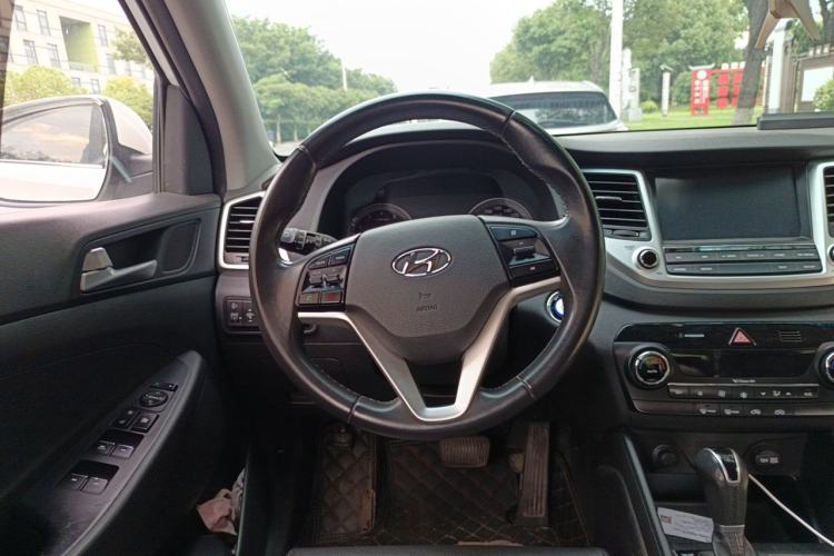 Used Hyundai Tucson 2015 1.6T Dual-Clutch Two-Wheel-Drive Smart Model Steering Wheel