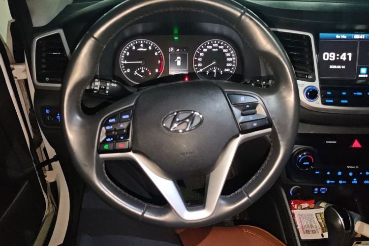 Used Hyundai Tucson 2015 1.6T Dual-Clutch Two-Wheel-Drive Smart Model Steering Wheel