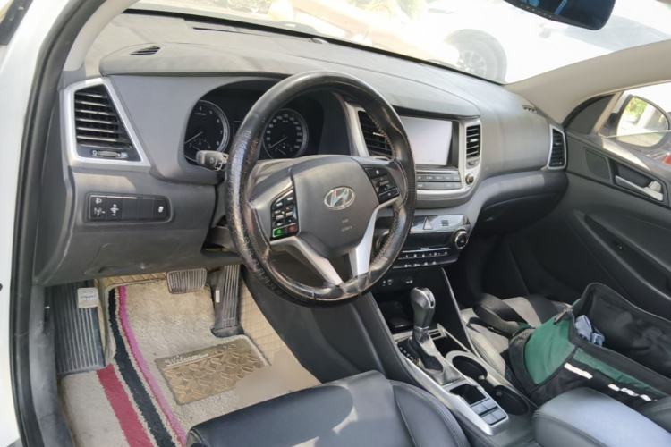 Used Hyundai Tucson 2015 1.6T Dual-Clutch Two-Wheel-Drive Smart Model Steering Wheel