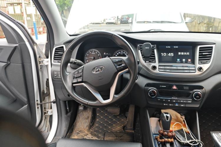 Used Hyundai Tucson 2015 1.6T Dual-Clutch Two-Wheel-Drive Smart Model Steering Wheel