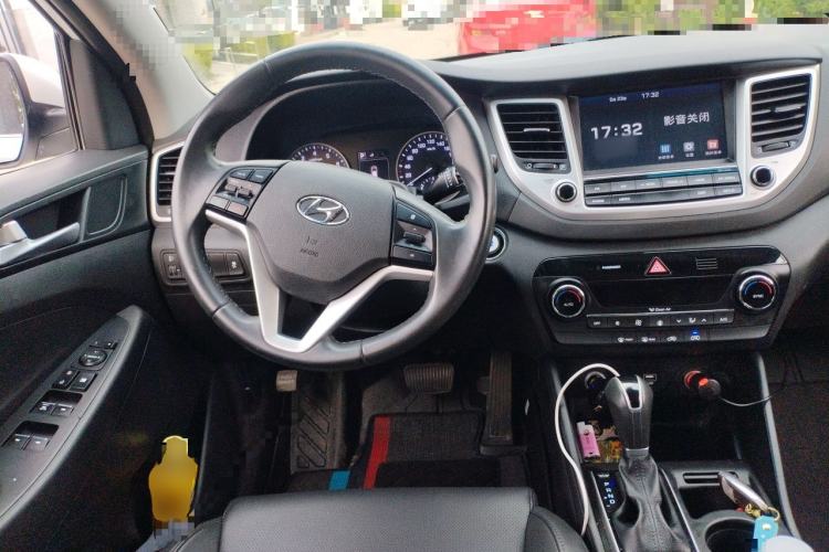 Used Hyundai Tucson 2015 1.6T Dual-Clutch Two-Wheel-Drive Smart Model Steering Wheel