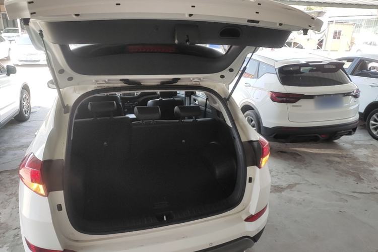 Used Hyundai Tucson 2015 1.6T Dual-Clutch Two-Wheel-Drive Smart Model Trunk