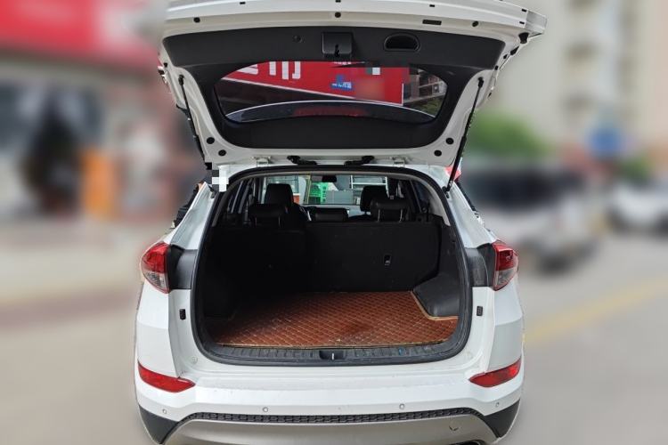Used Hyundai Tucson 2015 1.6T Dual-Clutch Two-Wheel-Drive Smart Model Trunk