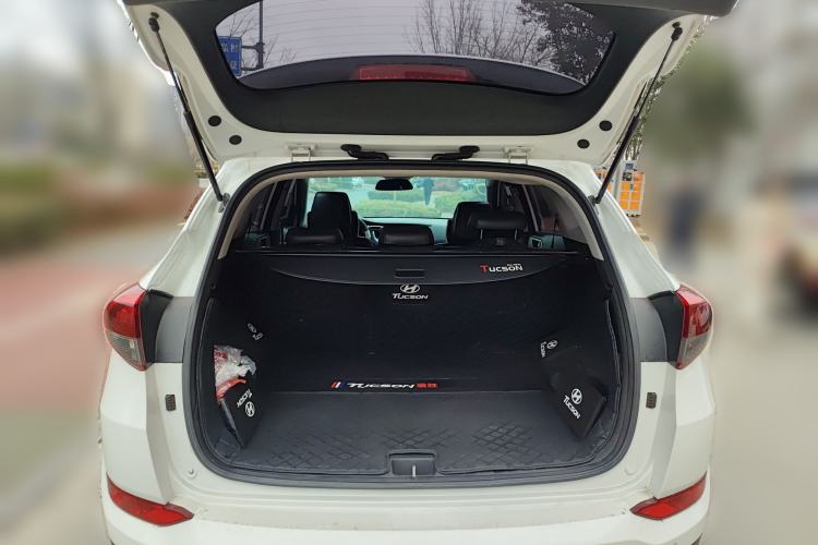 Used Hyundai Tucson 2015 1.6T Dual-Clutch Two-Wheel-Drive Smart Model Trunk