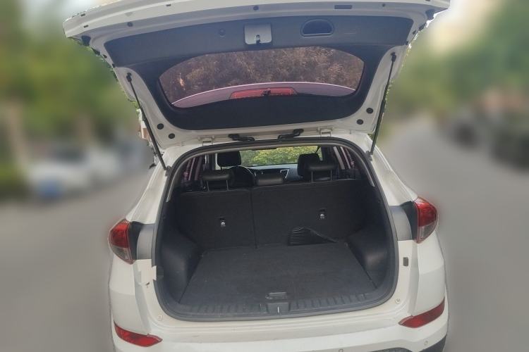 Used Hyundai Tucson 2015 1.6T Dual-Clutch Two-Wheel-Drive Smart Model Trunk