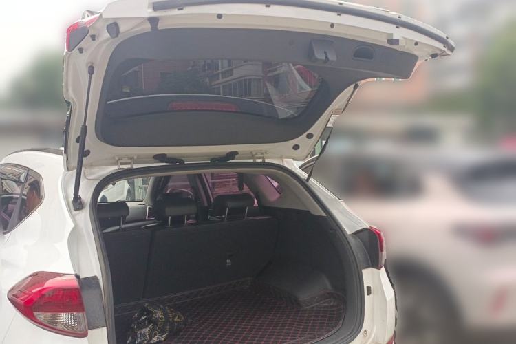 Used Hyundai Tucson 2015 2.0L Automatic Two-Wheel Drive Smart Version Trunk