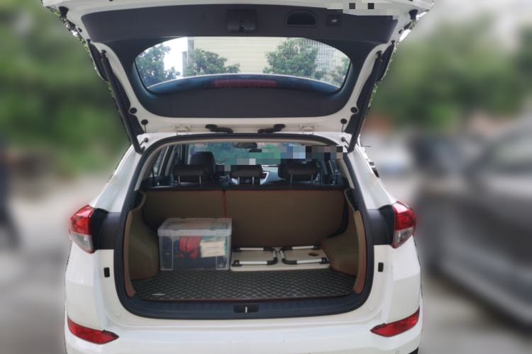 Used Hyundai Tucson 2015 2.0L Automatic Two-Wheel Drive Smart Version Trunk